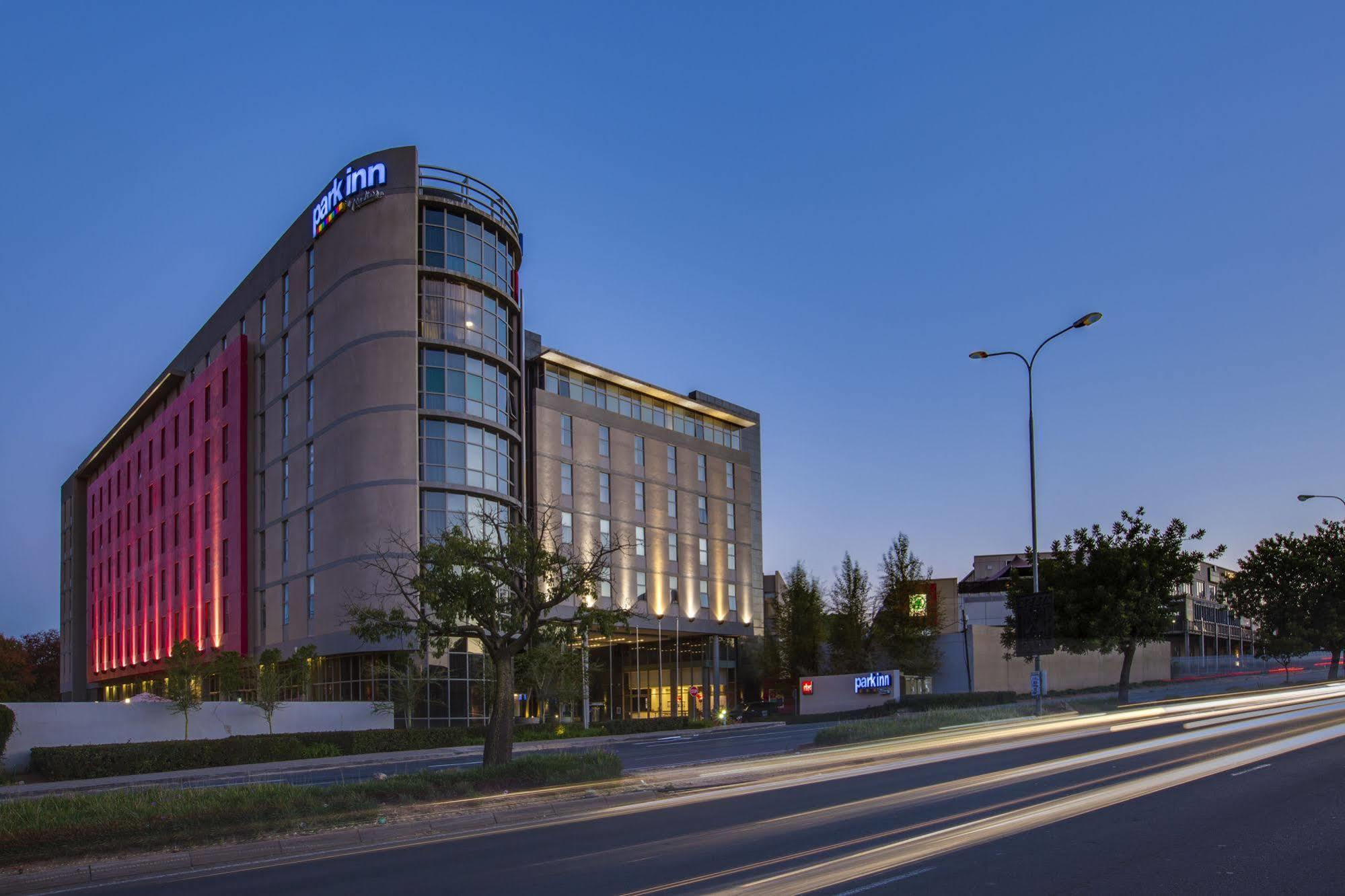 Park Inn Sandton Johannesburg Esterno foto