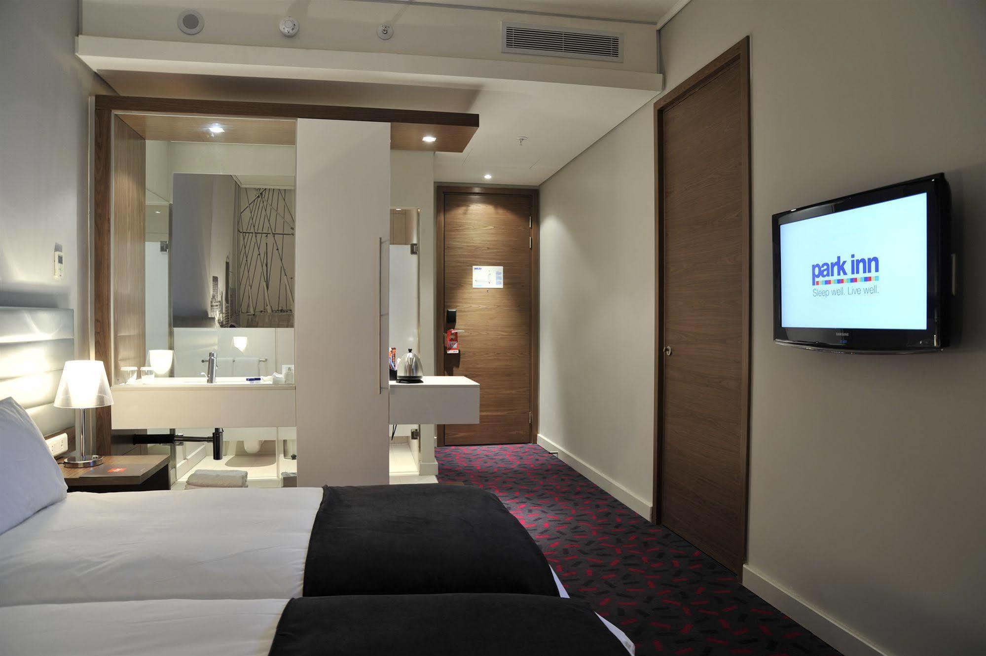 Park Inn Sandton Johannesburg Esterno foto