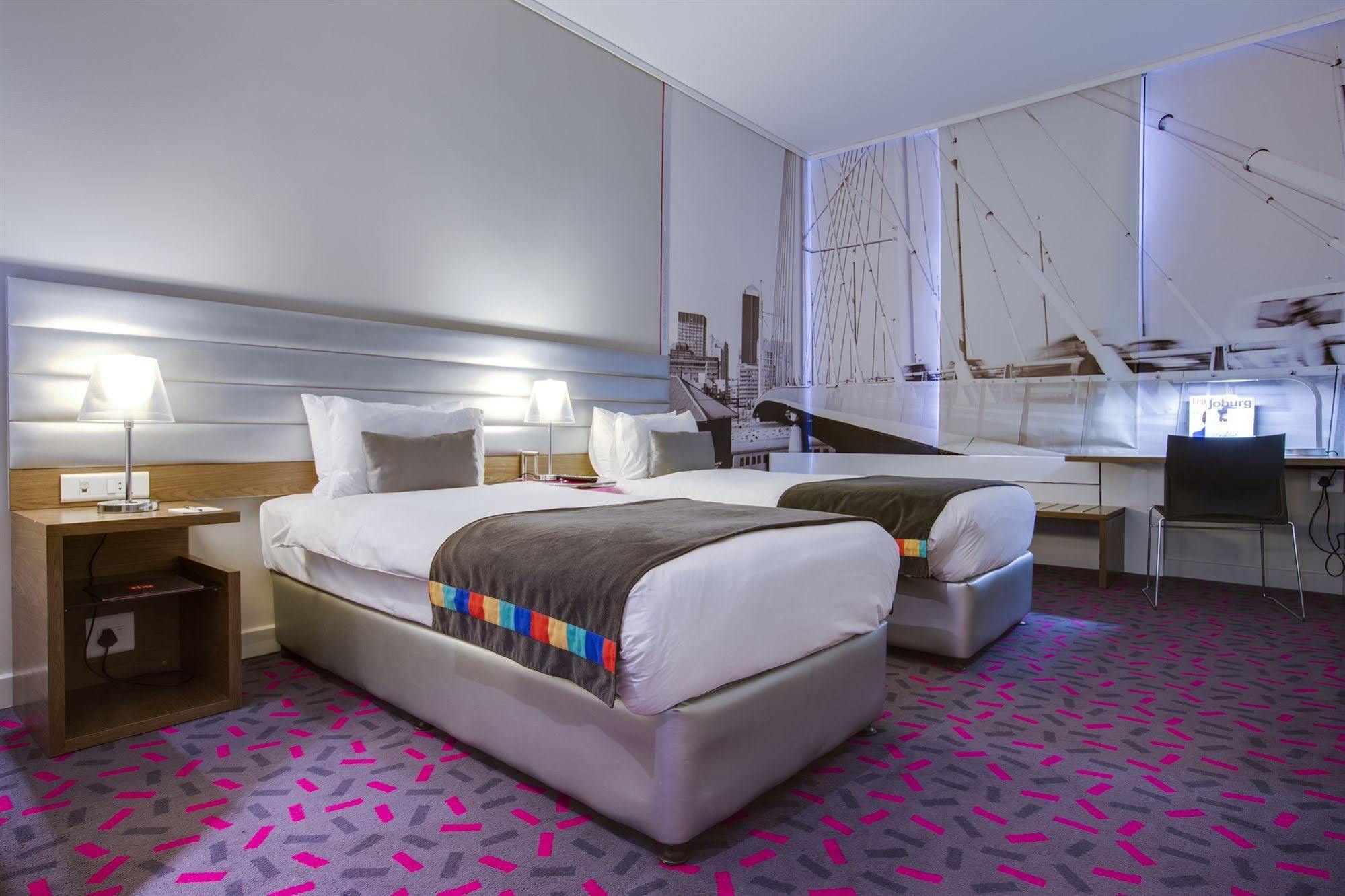 Park Inn Sandton Johannesburg Esterno foto